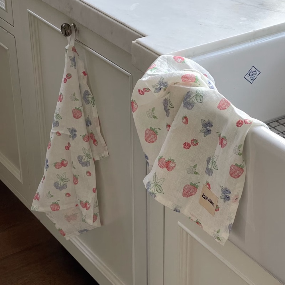 ISO: djerf avenue linen towels in summer berries or fruit